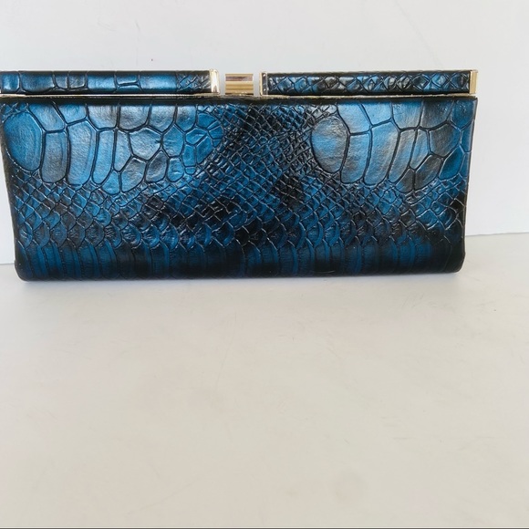 Iris Lane iridescent blue envelope clutch with crystal - Picture 6 of 11